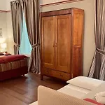 Residenza Le 6 A Pensionat 4*