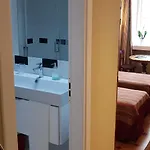 Residenza Le 6 A Affittacamere 4*