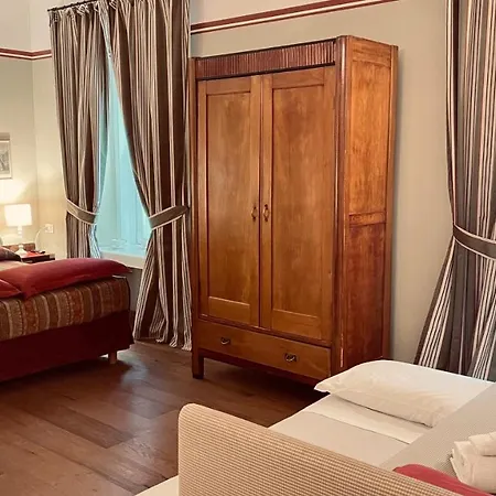 Residenza Le 6 A Πανσιόν 4*