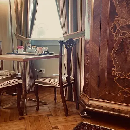 Residenza Le 6 A 4* Trieste