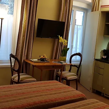 Residenza Le 6 A בית הארחה