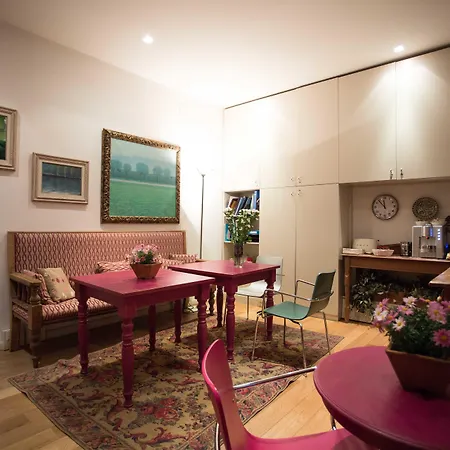 Residenza Le 6 A בית הארחה