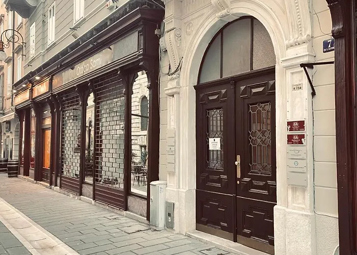 Residenza Le 6 A Trieste