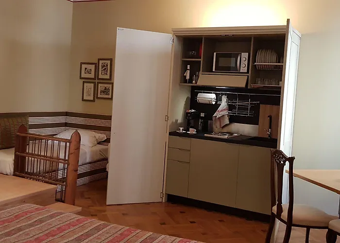 Residenza Le 6 A Trieste